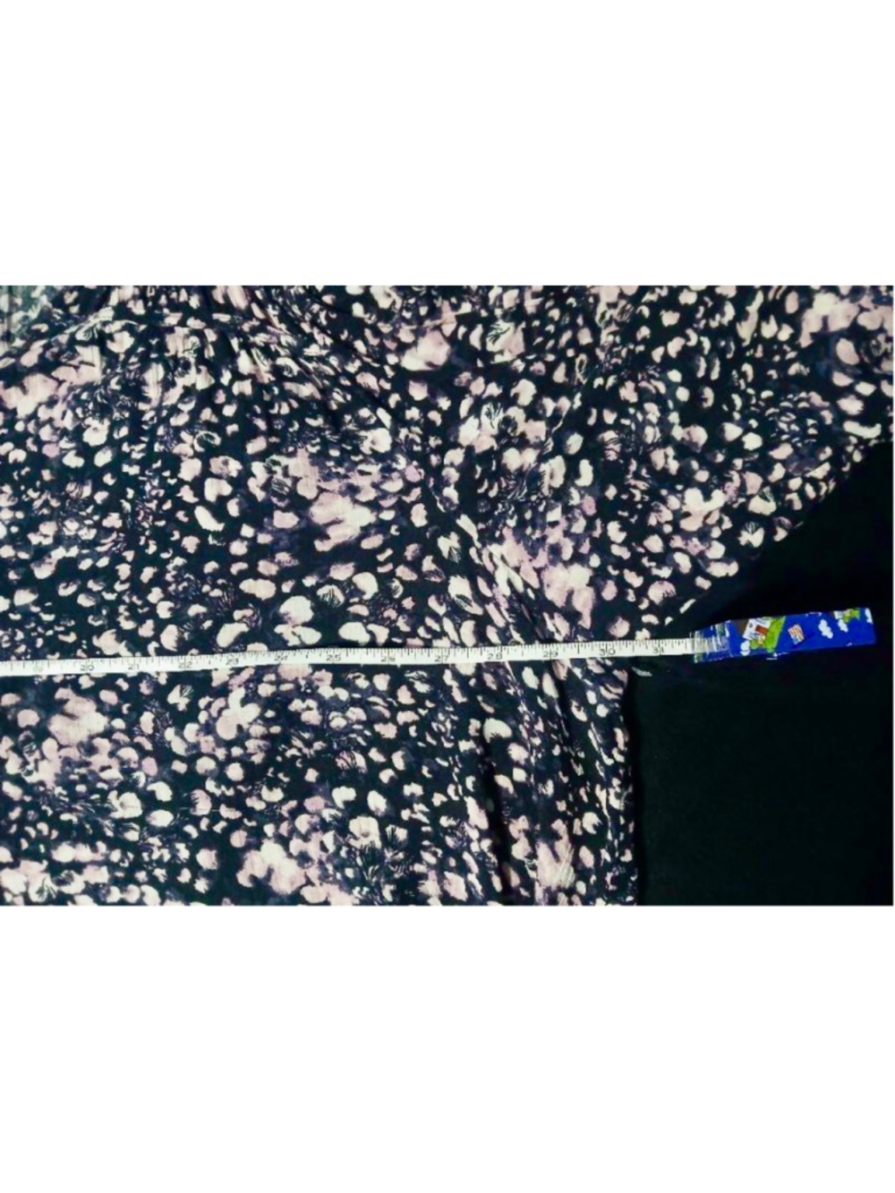 Women's Terra & Sky Plus 2X Black White Floral V-Neck Blouse - Picture 8 of 10